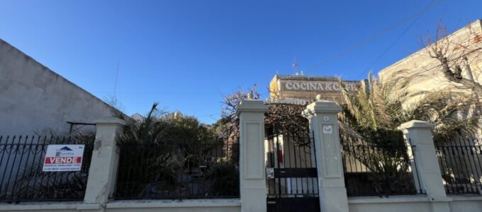 Casona antigua en venta, Hipólito Yrigoyen 65, Rawson